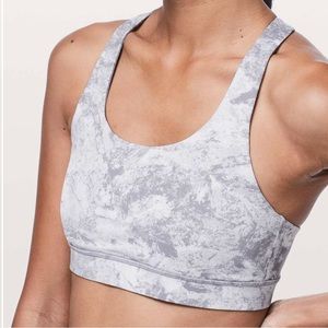 Lululemon Invigorate sports bra Size 6 marble pattern